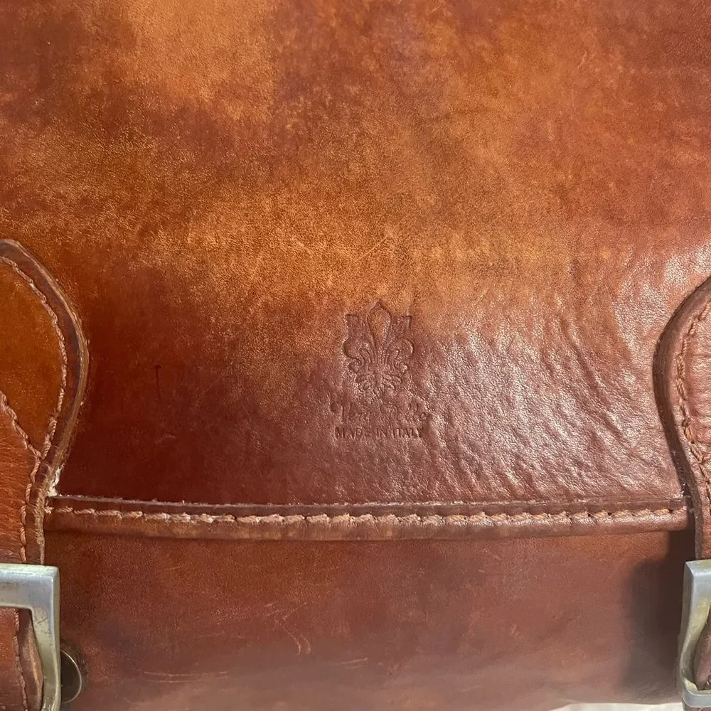 Vera pelle made in Italy leather faded brown messenger Bag with rustic hardware